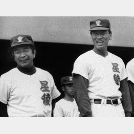 高校最後の公式戦で本塁打を放ち、試合後に笑顔で話す星稜の松井秀喜（右）と山下監督（Ｃ）共同通信社