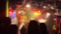 歌舞伎町「メン地下」ライブに潜入…目の当たりにした“推しとの時間”をめぐる狂騒と運命