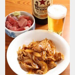 カレー風味の炒り豚と15切れもあるマグロぶつ（Ｃ）日刊ゲンダイ