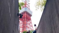 2時間待ちもザラ！東京タワーの「映え」スポット…訪日客殺到、ここは大丈夫？