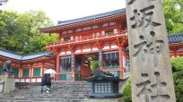 迷惑行為を注意した日本人女性に外国人ガイド“逆ギレ”…京都・八坂神社トラブルの一部始終