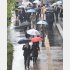 雨の日ほど元気に外へ！（Ｃ）日刊ゲンダイ