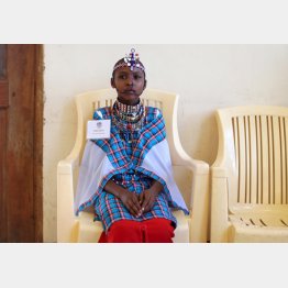 女性器切除（FGM）などの有害な行為に反対するマサイ族の少女（ケニア）／（Ｃ）ロイター