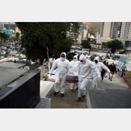 ブラジルでは感染者が300万人に迫る（Ｃ）ロイター