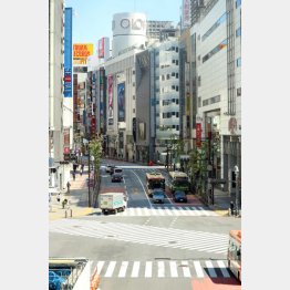 閑散とした渋谷スクランブル交差点（5月）／（Ｃ）日刊ゲンダイ