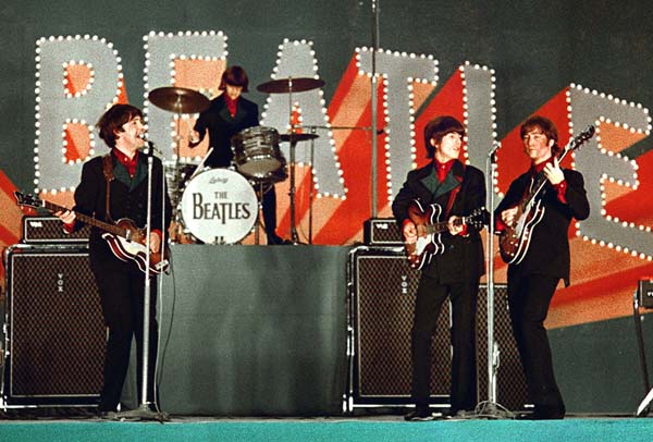 1966年6月に初来日、日本武道館で公演するビートルズ（Ｃ）共同通信社