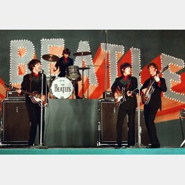 1966年6月に初来日、日本武道館で公演するビートルズ（Ｃ）共同通信社