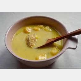 カボチャとサケのホットスープ（提供写真）