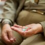 コロナ禍で薬の長期処方が増加 高齢者の「ポリファーマシー」には要注意