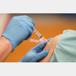 新型コロナワクチン接種（Ｃ）ロイター