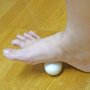 寝起きに足の踵がひどく痛む…その症状は「足底腱膜炎」かもしれない