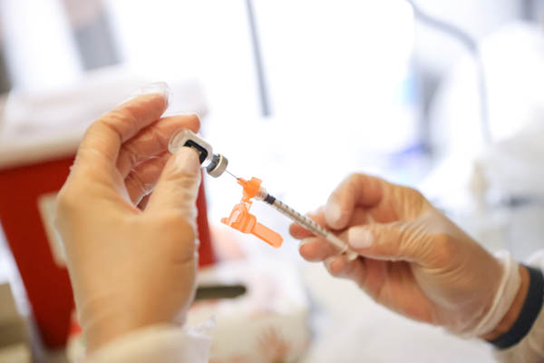 9月から新たなワクチン接種が始まる（Ｃ）ロイター