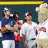 大谷翔平（左）と今永昇太（Ｃ）ロイター／USA TODAY Sports