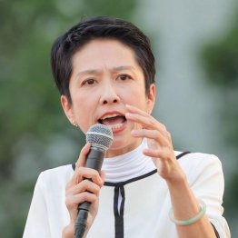 街頭演説をする蓮舫氏（Ｃ）日刊ゲンダイ