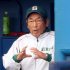 手を抜かない持丸監督（Ｃ）日刊ゲンダイ