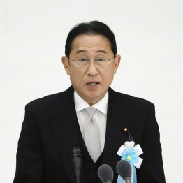 全国戦没者追悼式で式辞を述べる岸田首相（Ｃ）共同通信社