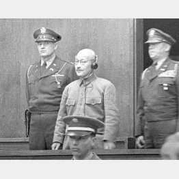 東京裁判で絞首刑の判決を聞く東條英機元首相（1948＝昭和23＝年11月12日、東京・市谷）／（Ｃ）共同通信社