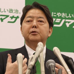 駆け込み表明、さながら出馬ラッシュ（出馬表明会見をする林芳正官房長官＝03日）（Ｃ）日刊ゲンダイ