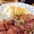 名物レバの素焼きをいってみよ（Ｃ）日刊ゲンダイ