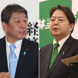 どの口が！貴方たちが言うな（茂木敏充幹事長と林芳正官房長官＝右）／（Ｃ）日刊ゲンダイ