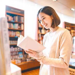 本を読む人と読まない人の差が広がっている（Ｃ）iStock