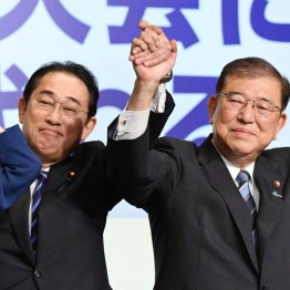 あわよくば…（石破茂首相と岸田文雄前首相＝左）／（Ｃ）J ＭＰＡ