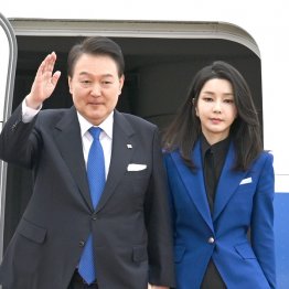 動機は自身と夫人のスキャンダルか（韓国の尹錫悦大統領と金建希夫人＝2023年広島サミット来日時）／（Ｃ）日刊ゲンダイ