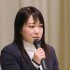 声をつまらせながら訴える「東京維新の会」の鈴木妃呂子・大田区議（Ｃ）日刊ゲンダイ