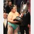 大相撲九州場所（十一月場所）千秋楽　初優勝し、賜杯を手にする琴桜（Ｃ）日刊ゲンダイ