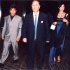 周防氏（中央）と藤原紀香、スケートの清水宏保選手（1998年当時）／（Ｃ）日刊ゲンダイ