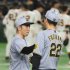 藤川監督と石川大智（Ｃ）日刊ゲンダイ