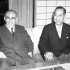 岸信介（右）と石橋湛山（Ｃ）共同通信社
