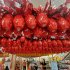 華やかに展示して復活祭の「イースターエッグ」を販売するスーパーマーケット＝ブラジル、サンンパウロ（Ｃ）Cris Faga／ZUMA Press／共同通信イメージズ