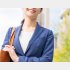 保険会社の外交員に転職（写真:iStock）