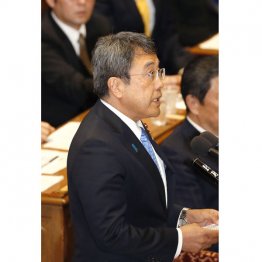 2016年10月31日、衆院TPP特別委での赤沢氏(C)共同通信社