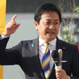 腹の中は…(C)日刊ゲンダイ