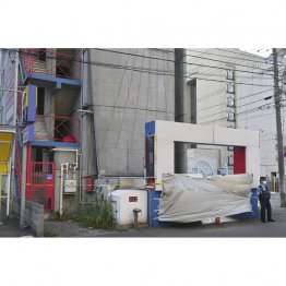 男性の遺体が見つかった札幌市の繁華街ススキノのホテル=当時(C)共同通信社