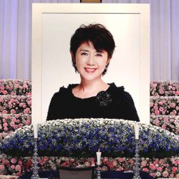葬儀では田中好子の希望でお礼の言葉が流れた(C)日刊ゲンダイ