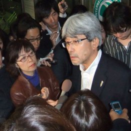 夫の小達一雄氏(C)日刊ゲンダイ