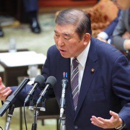 減税やらないやれないー、ならば何をやるのかというと「検討」のオンパレード(C)日刊ゲンダイ