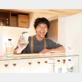 GOTOGIN売店コーナーの門田さん(提供写真)