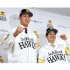 秋広優人（左）と大江竜聖（Ｃ）共同通信社