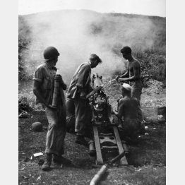 ガダルカナル島で日本軍と戦う米海兵隊兵士=1943(昭和18)年2月(C)Robert Hunt Library/Mary Evans/共同通信イメージズ