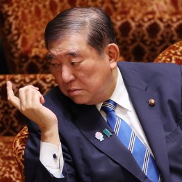 国民を食わせる政治はなおざりで「学問の自由」潰しはシャカリキ(C)日刊ゲンダイ