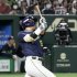 4月17日に外野で初出場した村上宗隆（Ｃ）共同通信社