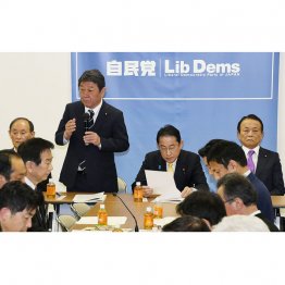 「政治とカネ」はどうなった?!どさくさに紛れてウヤムヤか?(C)日刊ゲンダイ