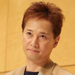 社会的責任から何とか逃れようとしている?(C)日刊ゲンダイ