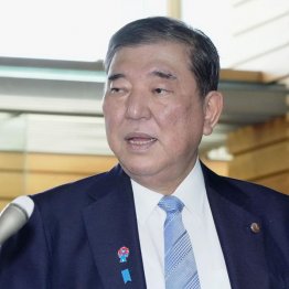 やってみたら(C)共同通信社