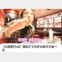 大口でモダン焼きをほおばる川口春奈（本人のYouTubeから）
