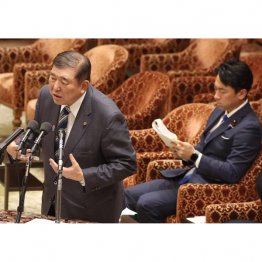 衆院予算委で答弁する石破茂首相と小泉進次郎農相(C)日刊ゲンダイ